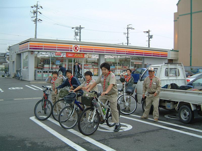 hashima.JPG - 羽島　コンビニエンス前にてちょっと休憩