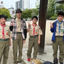 何故かピースサイン？？